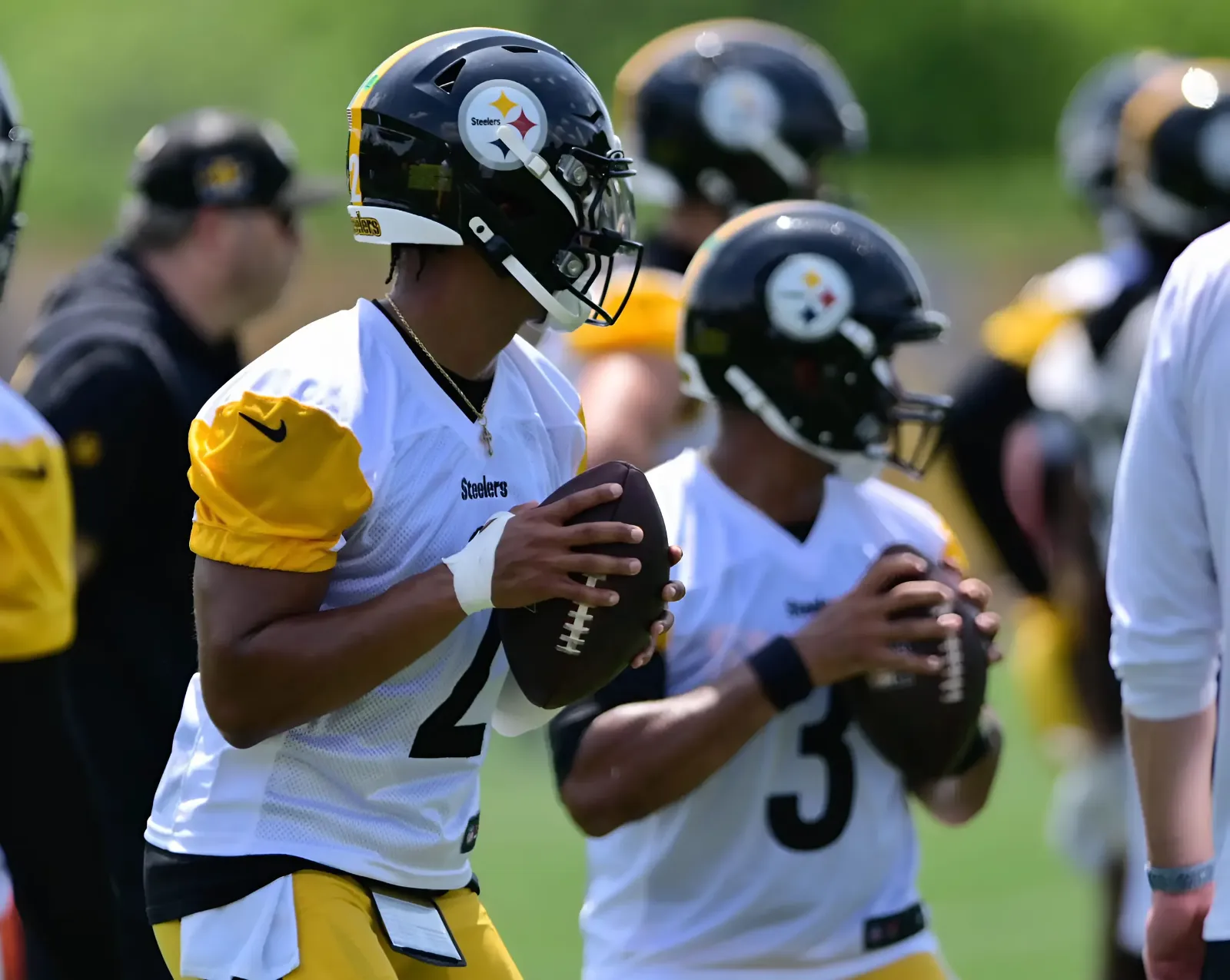 Ex-Steelers WR Has Major Doubts about Russell Wilson and Justin Fields