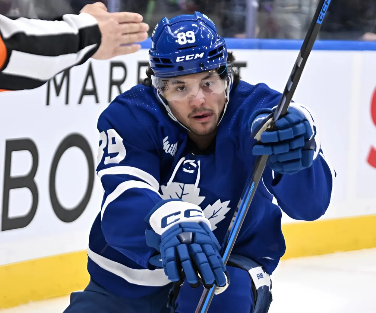 A Win/Win Trade Idea: Maple Leafs’ Nick Robertson to the Stars