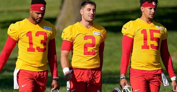 Patrick Mahomes left in stitches at training camp as Kansas City Chiefs QB takes unexpected fall