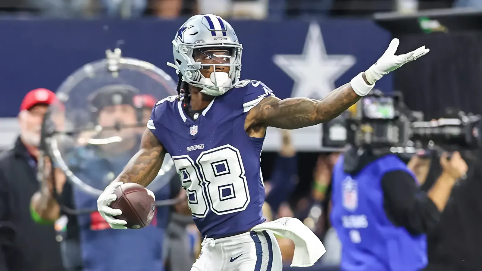 Amari Cooper inexplicably gets new contract before Cowboys pay CeeDee Lamb