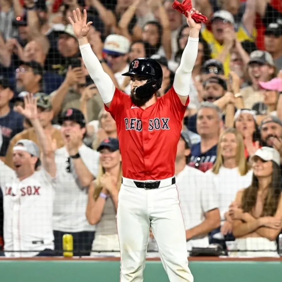 Red Sox rаlly for slugfest vісtory over Yаnkees