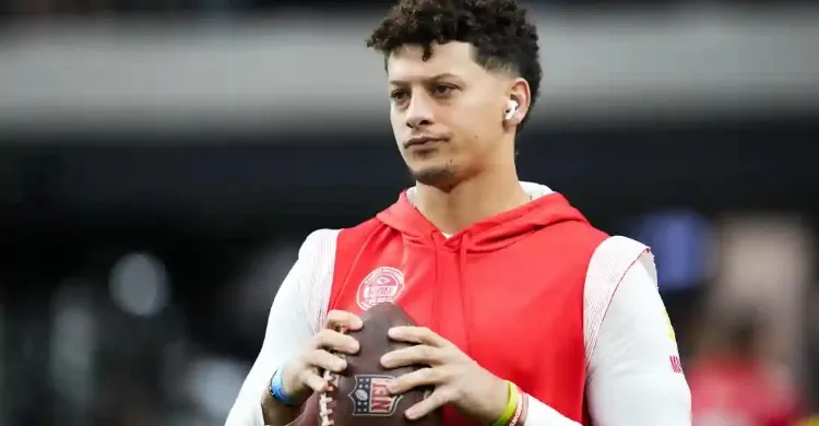 Patrick Mahomes Offers Strong Response on Raiders’ Kermit the Frog Puppet