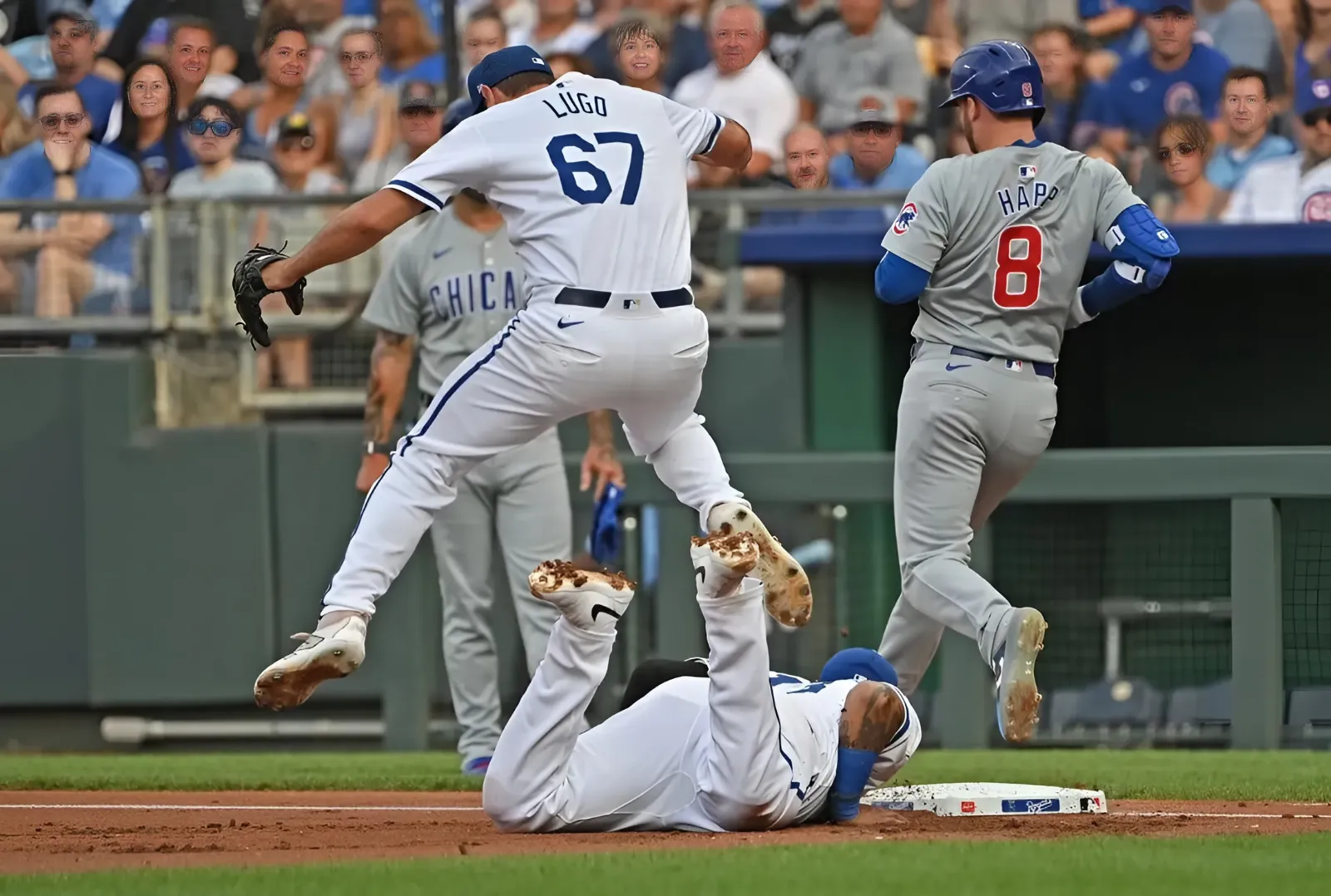 Late pinch-hit slam propels Cubs past Royals