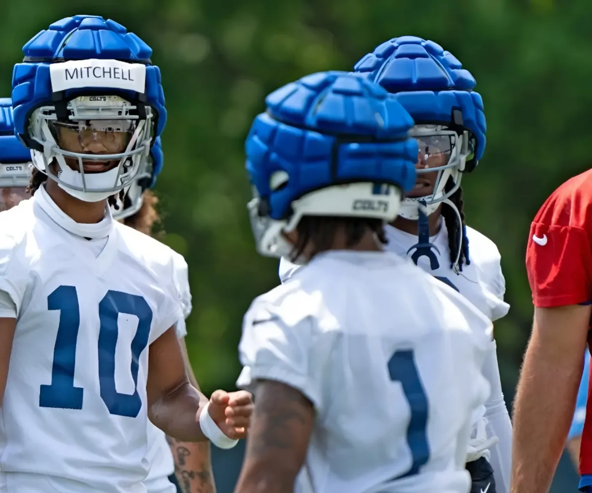 Anthony Richardson connects with Colts rookie WR Adonai Mitchell for acrobatic grab in training camp