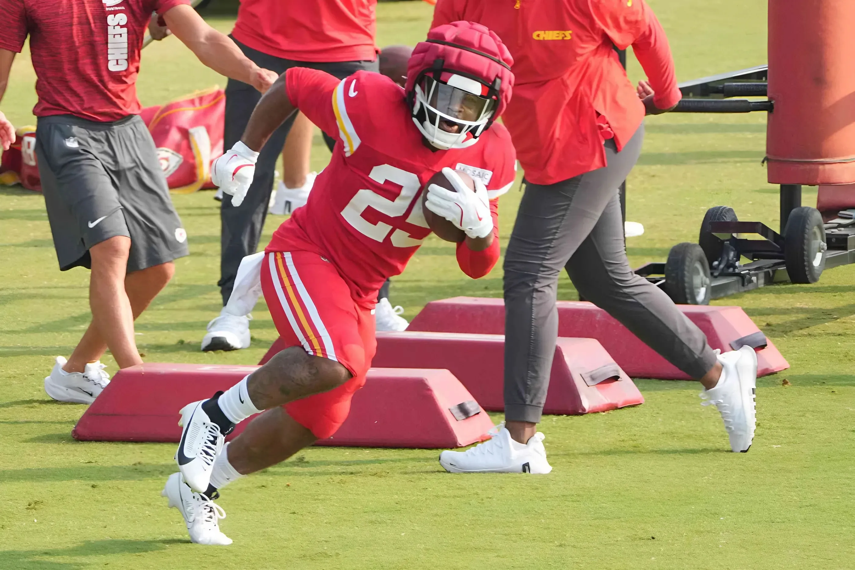 Chiefs RB Reveals ‘Very Overwhelming’ Struggle With PTSD