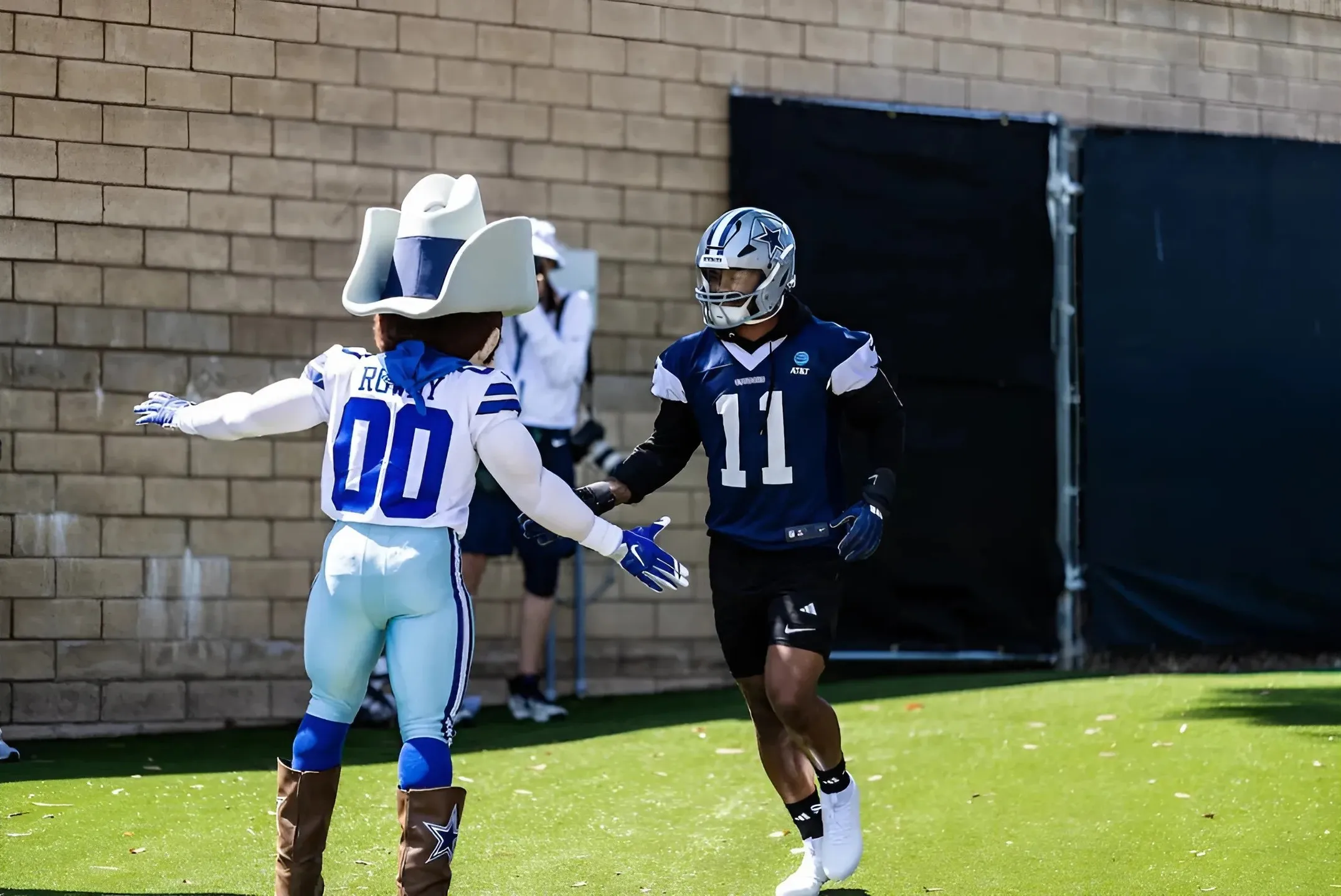 Dallas Cowboys Making Micah Parsons Play Position He Didn’t Want To In 2023 Season