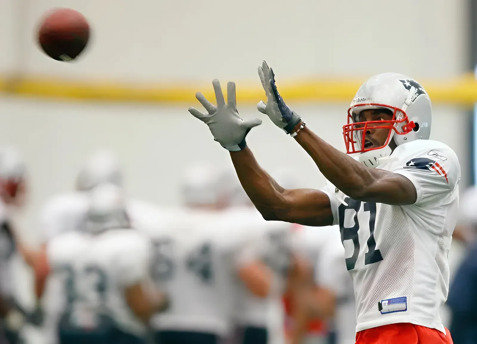 Patriots Rookie Is ‘Mossing Defenders’ at Training Camp