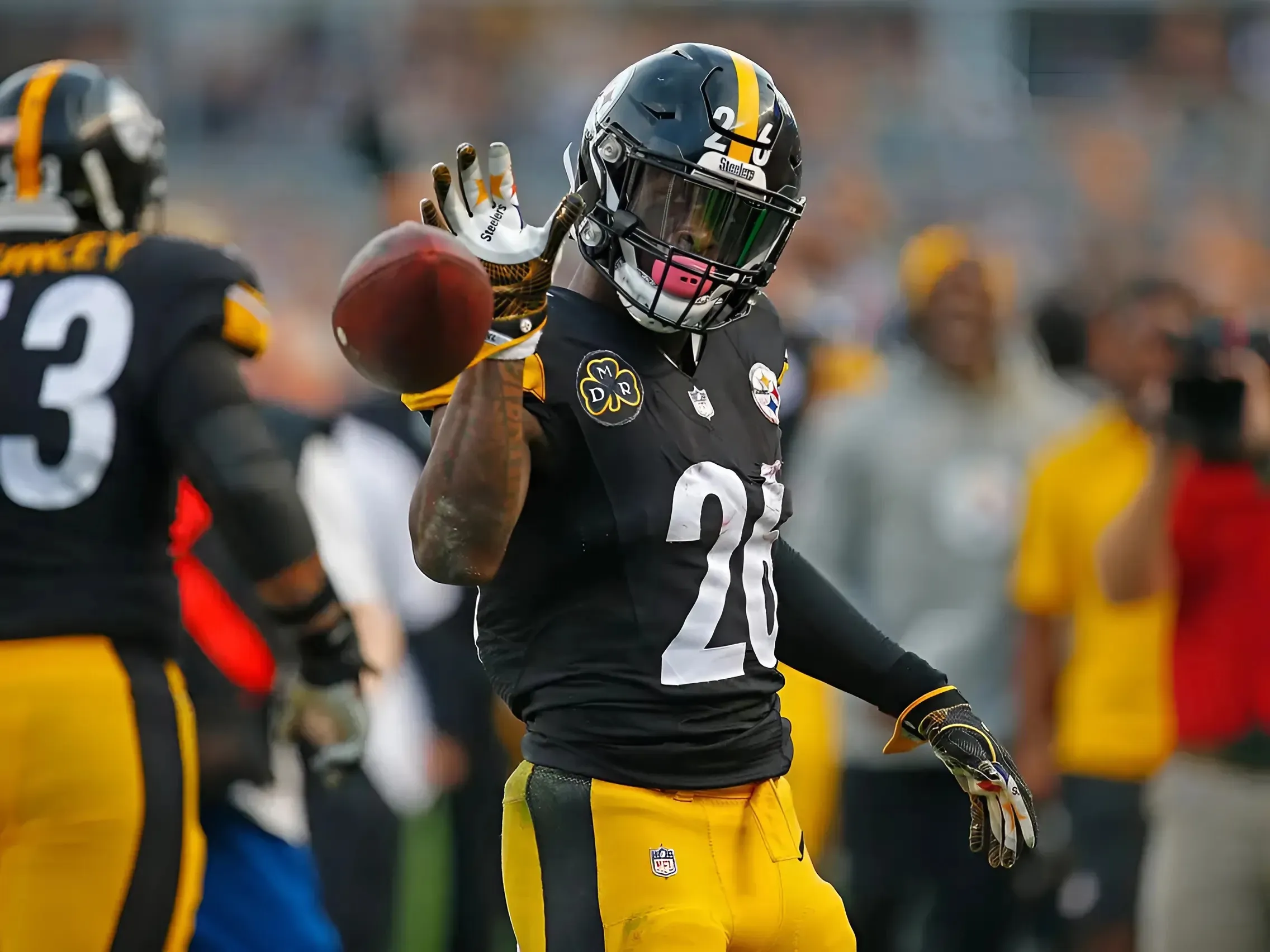 Steelers' Then-Rookie Le'Veon Bell Absolutely Embarrassed Ryan Clark In 1st Training Camp