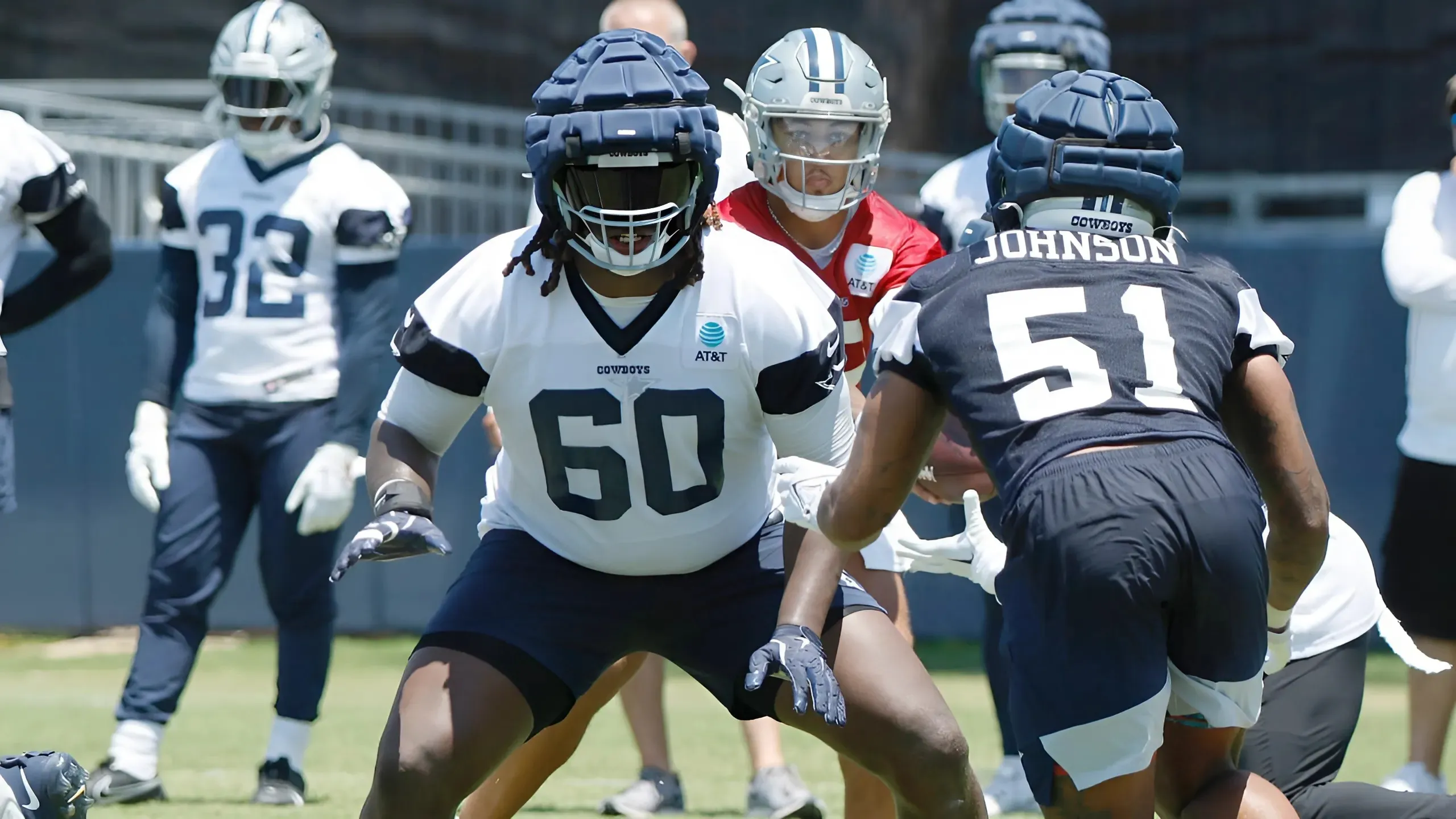 Cowboys rookie OT surprises in team's first padded practice