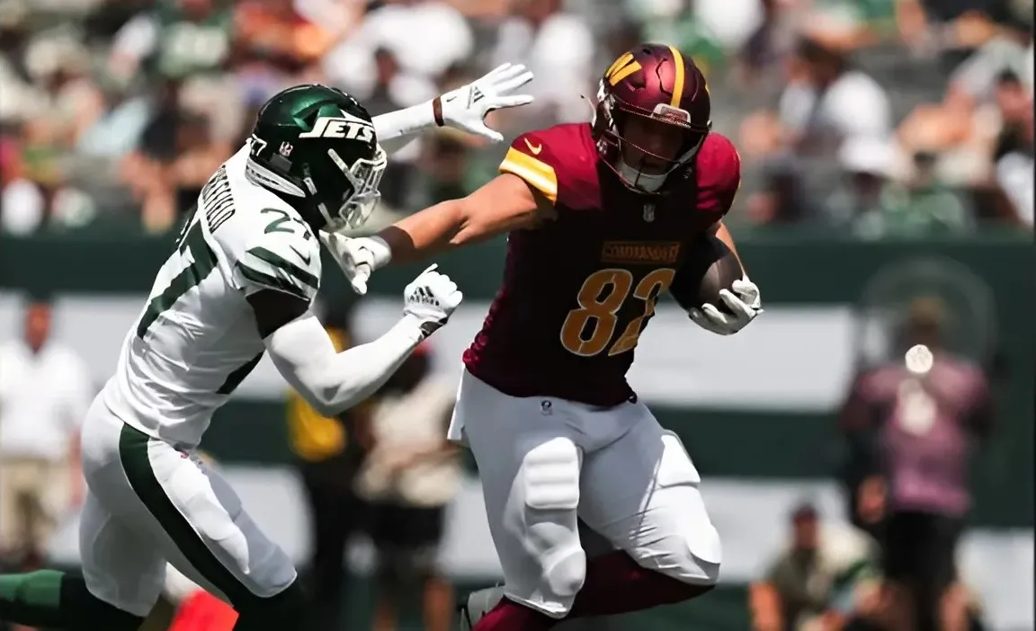Ben Sinnott vs. Zach Ertz, Who Wins Commanders' TE Roster Spot?