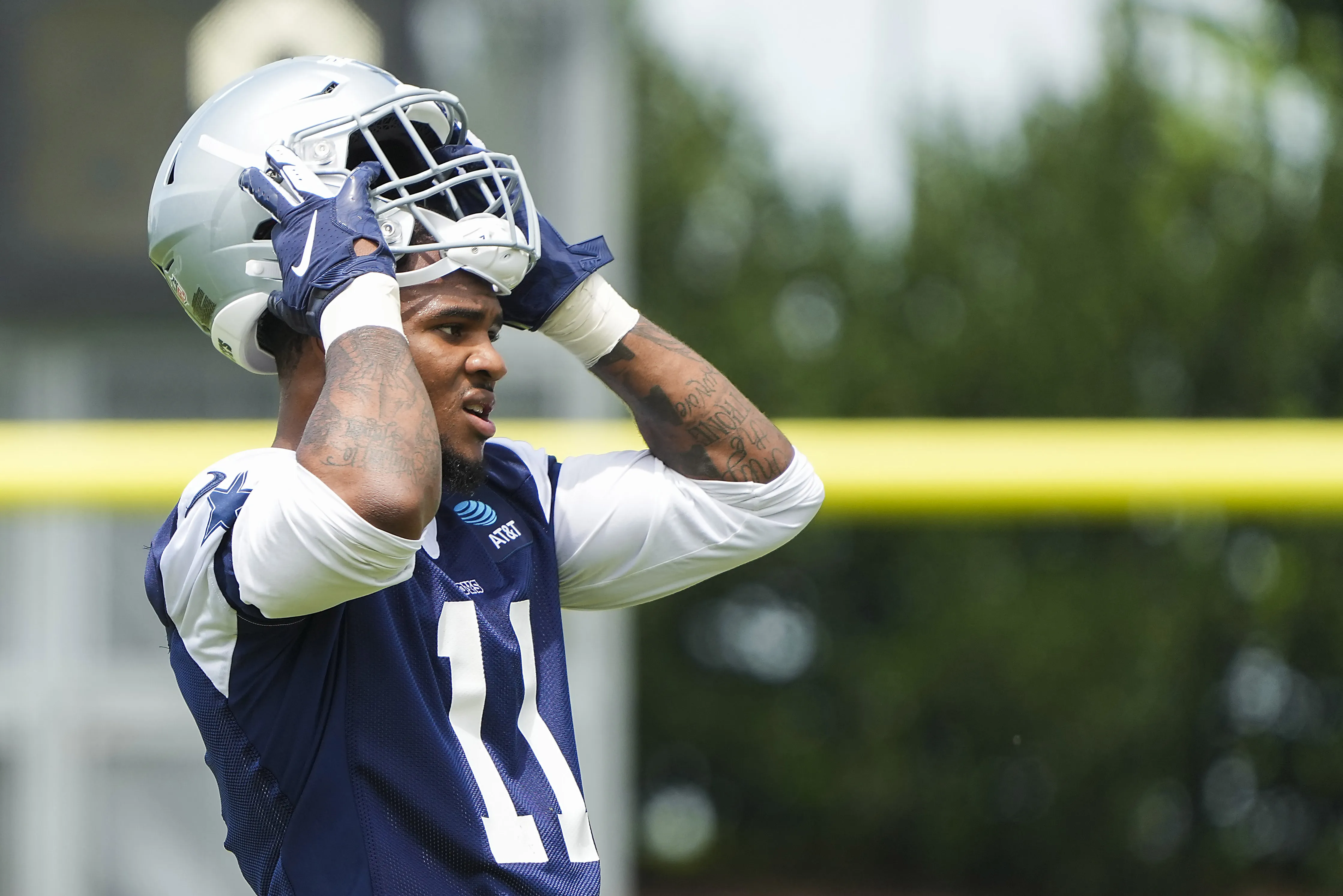 Cowboys Star Micah Parsons Sends Message to CeeDee Lamb Amid Holdout Cowboys Star Micah Parsons Sends Message to CeeDee Lamb Amid Holdout