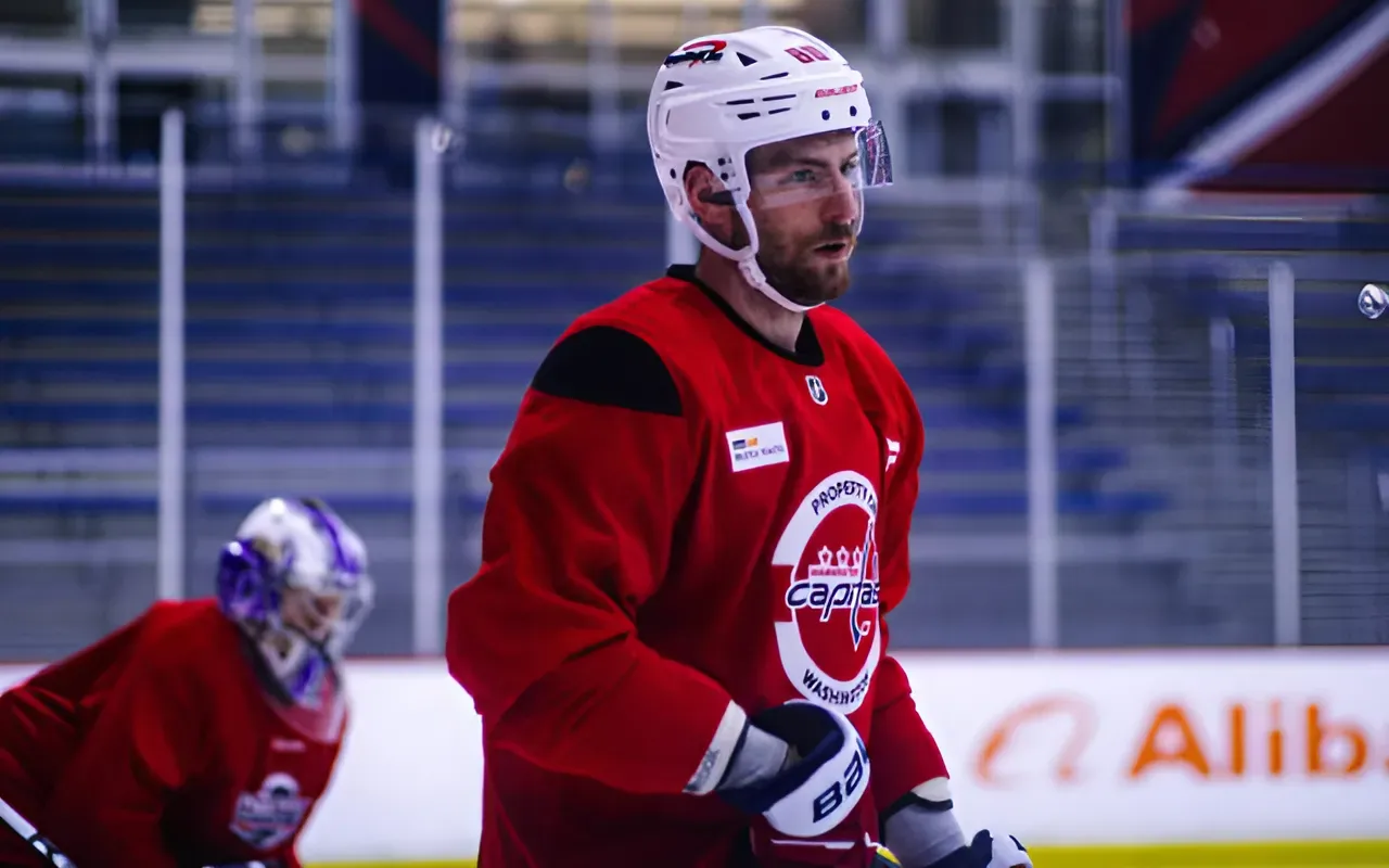 Pierre-Luc Dubois takes the ice with his new Capitals teammates for the first time