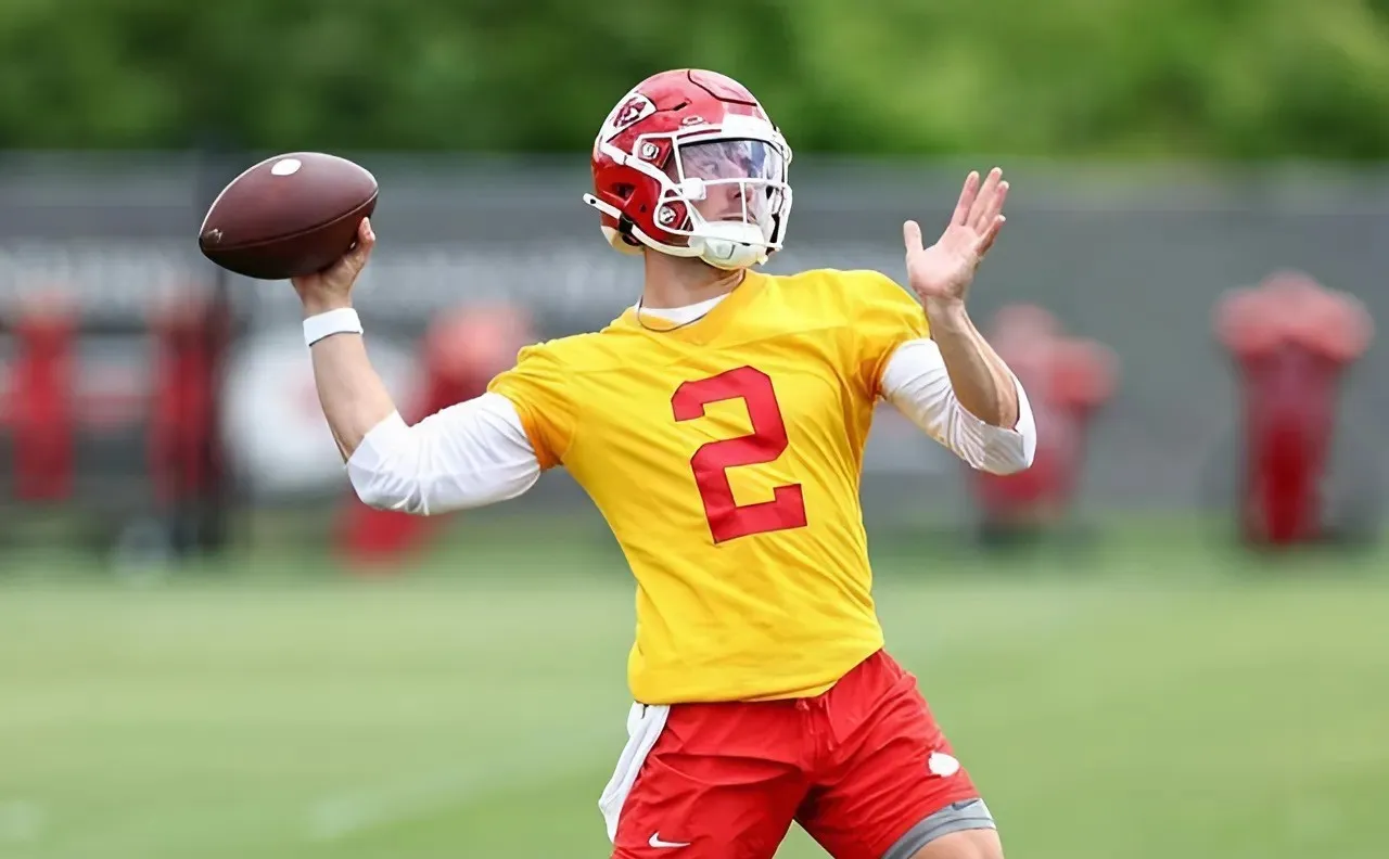 Ian Book ends Chiefs training camp with a bang