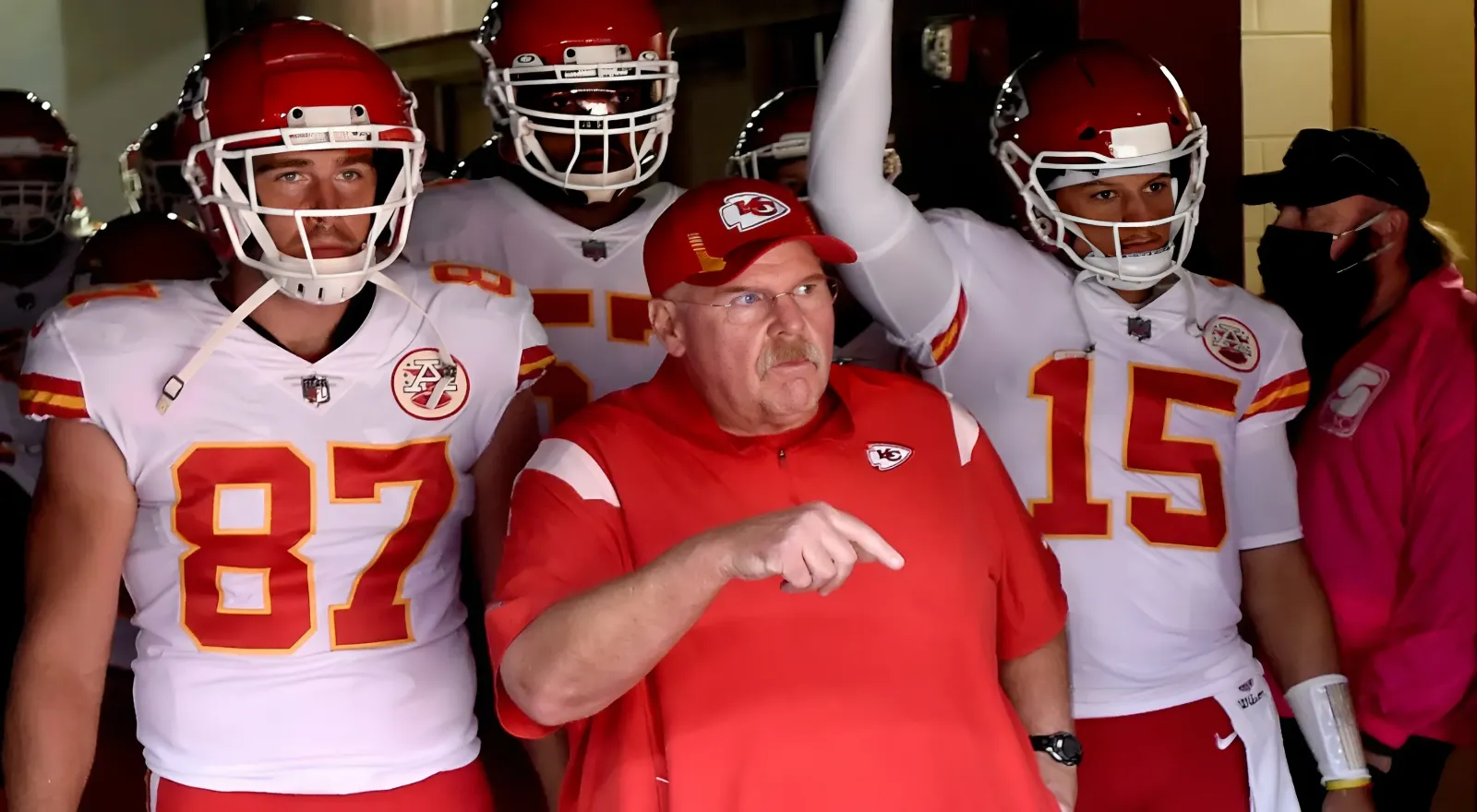 Chiefs HC Andy Reid Announces Surprise Decision For Superstars Patrick Mahomes & Travis Kelce