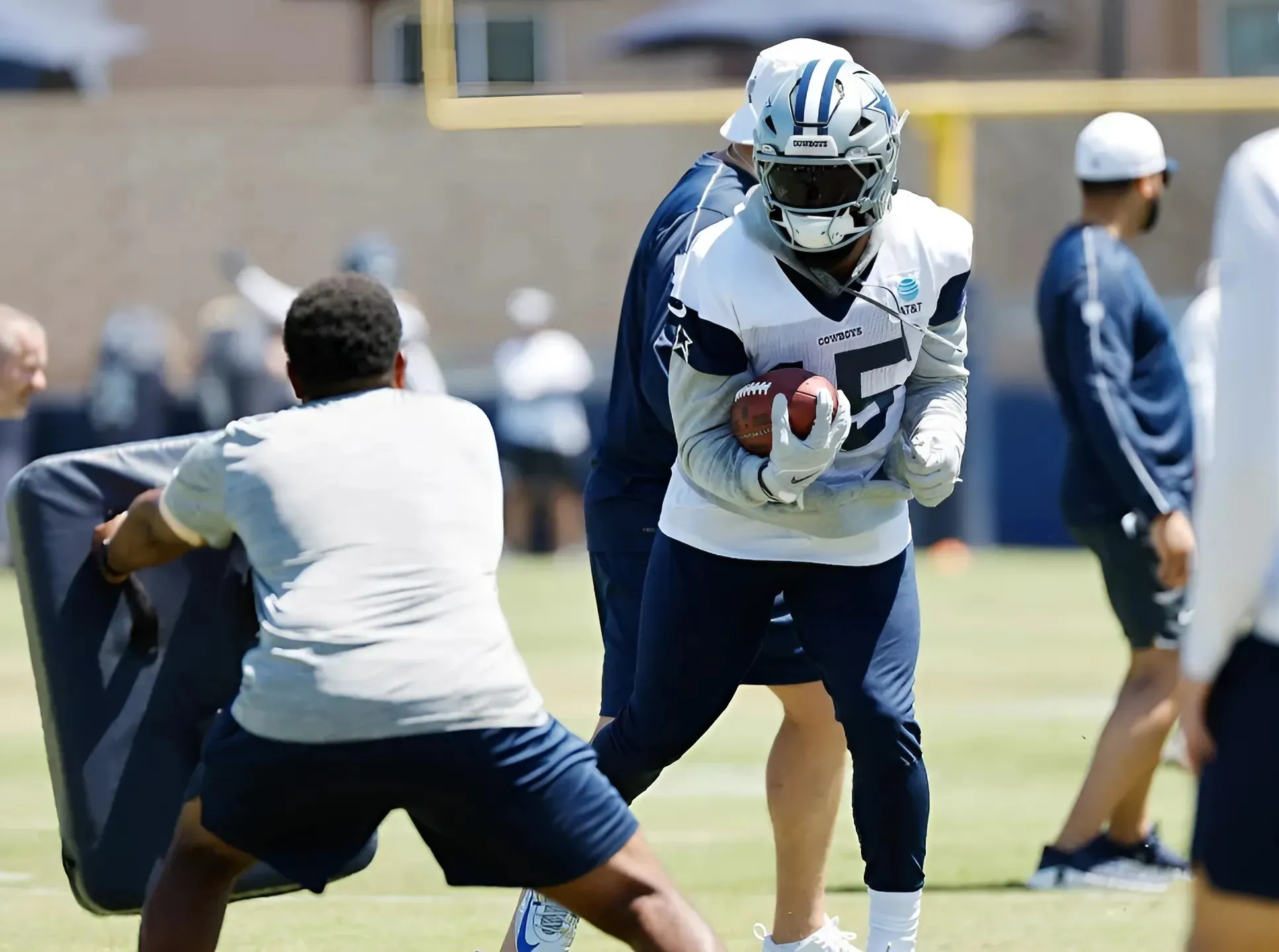 As Cowboys rely increasingly on Dak Prescott, Ezekiel Elliott might be more important than you think