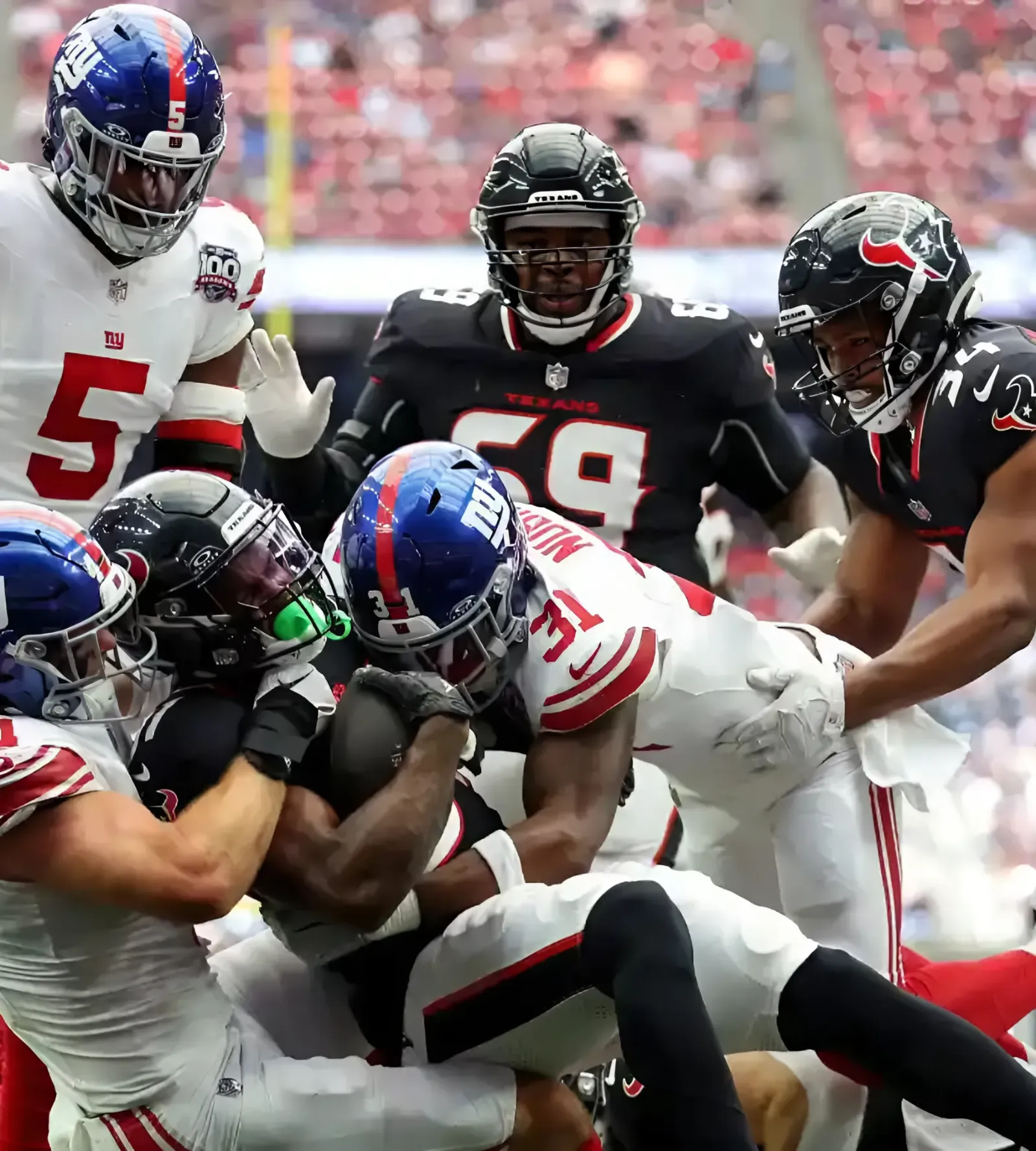 Giants ‘Taking on Water’ at Key Position After Starter Injured vs. Texans