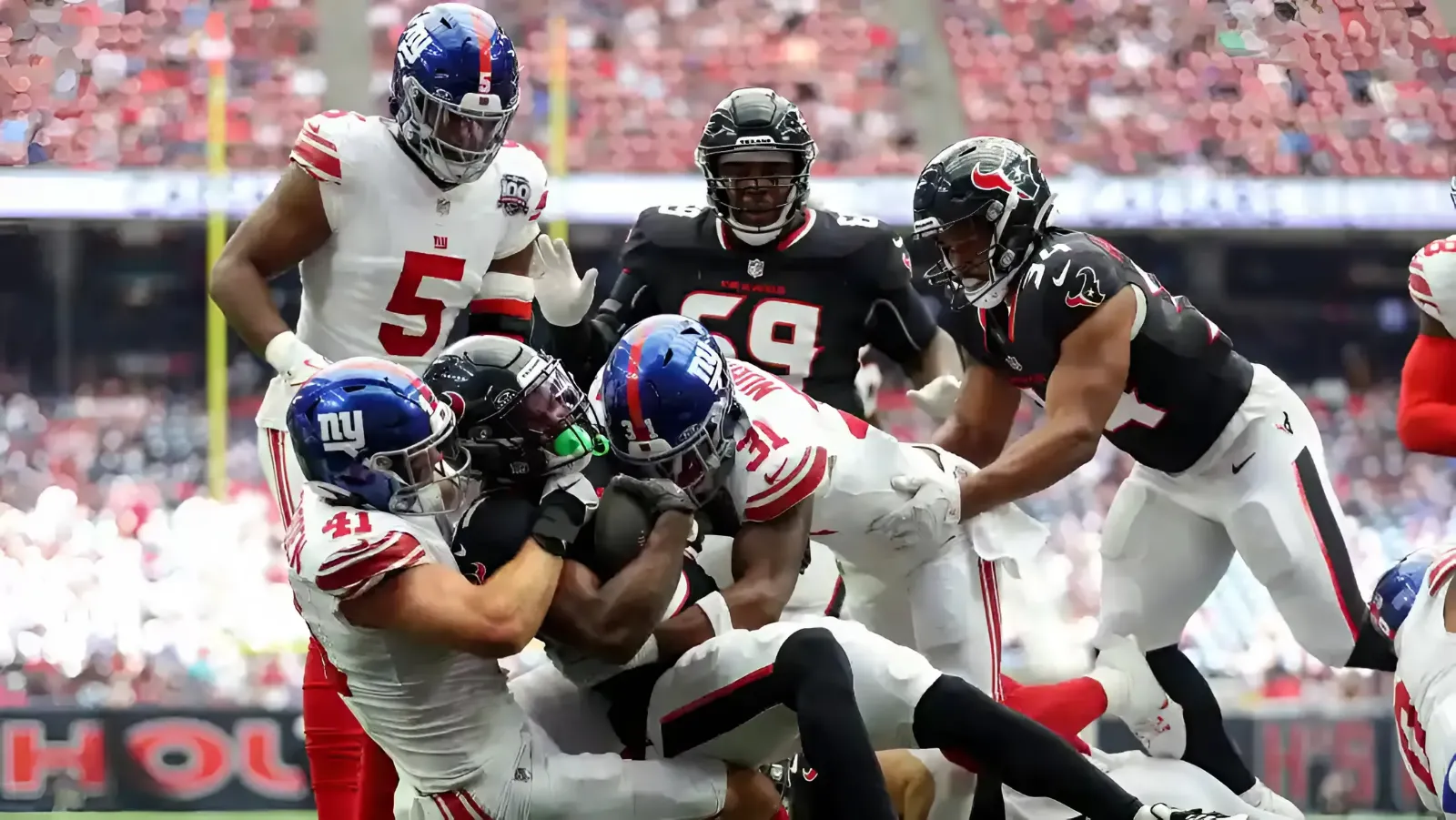 Giants ‘Taking on Water’ at Key Position After Starter Injured vs. Texans