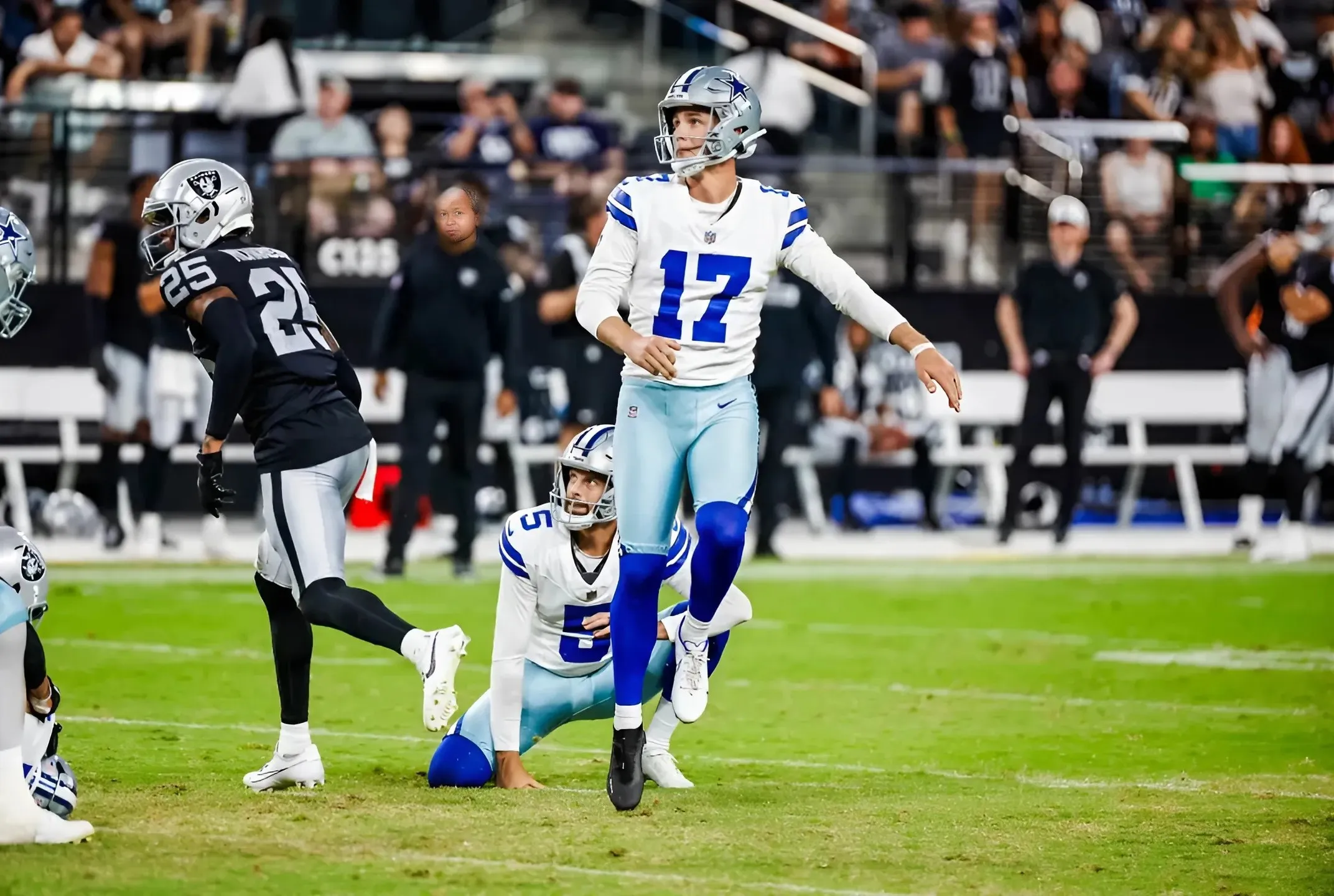 Brandon Aubrey unofficially tied an NFL record with booming field goal vs. Raiders