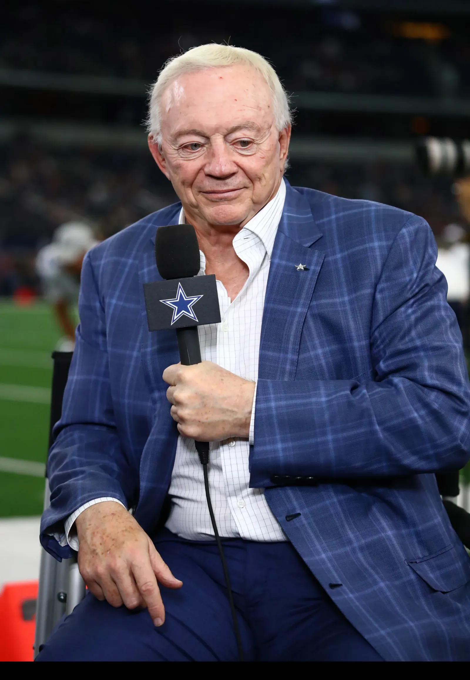 Jerry Jones generates Cowboys trade rumors after radio interview