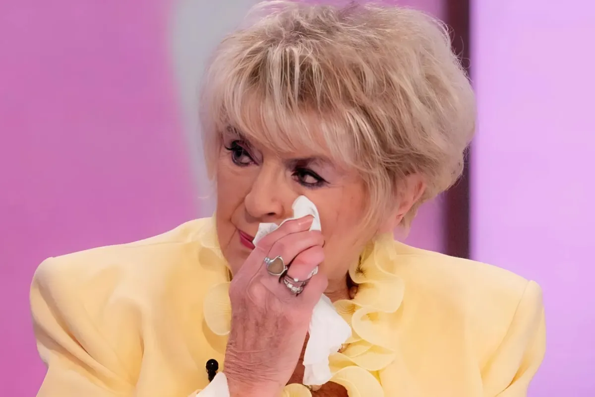 Gloria Hunniford's heartbreak as she skipped son-in-law's wedding ngocc