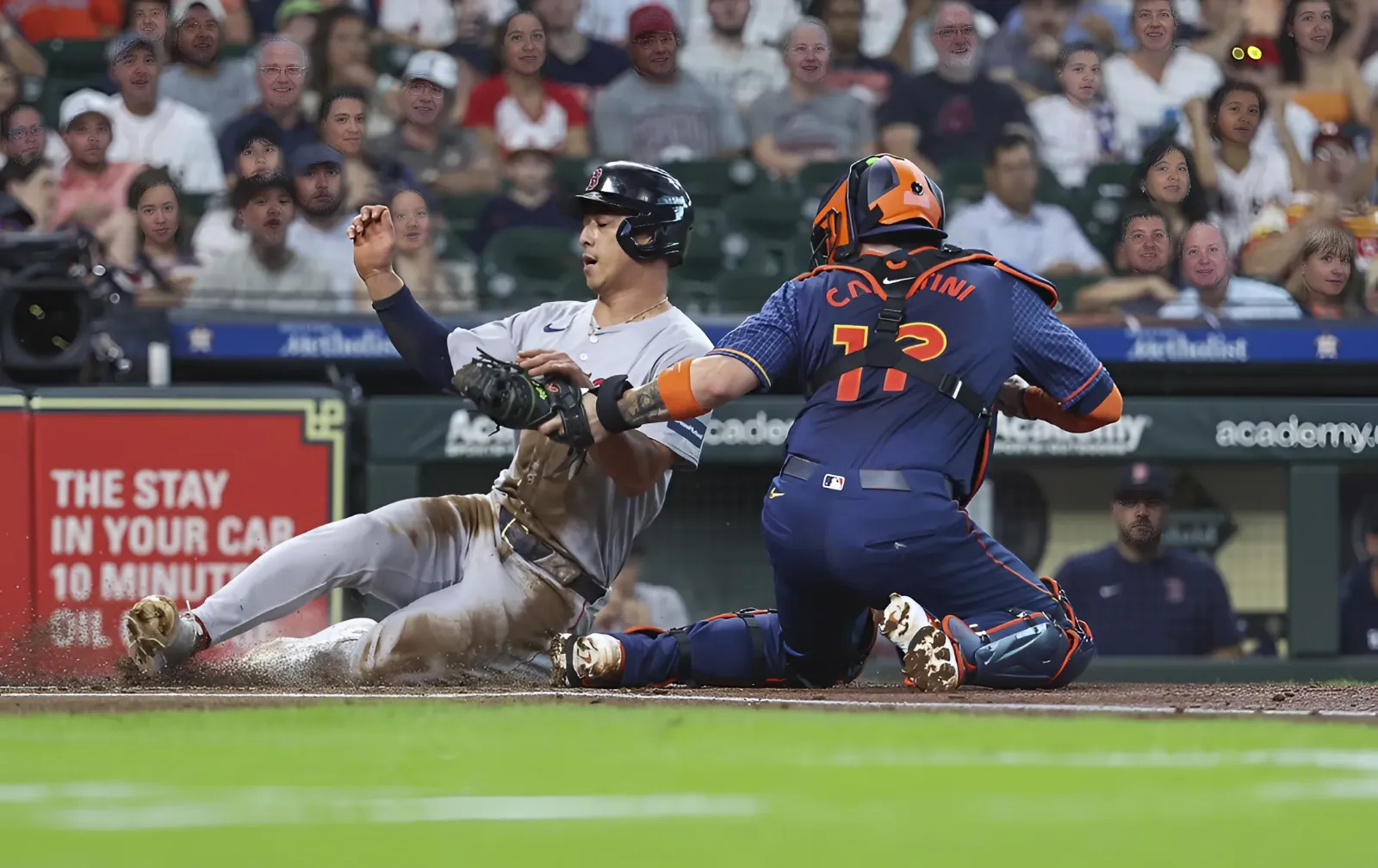 Yainer Diaz hits walk-off HR as sloppy Astros top Red Sox