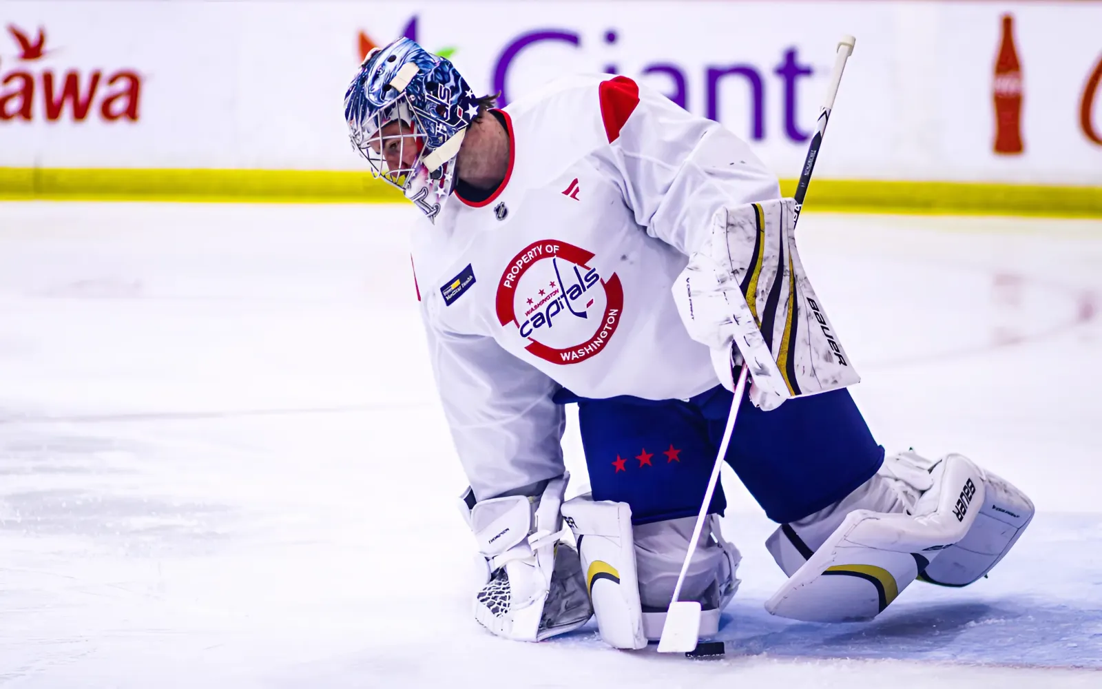 GOTTA SEE IT: Logan Thompson Debuts New Capitals Mask For 2024-25