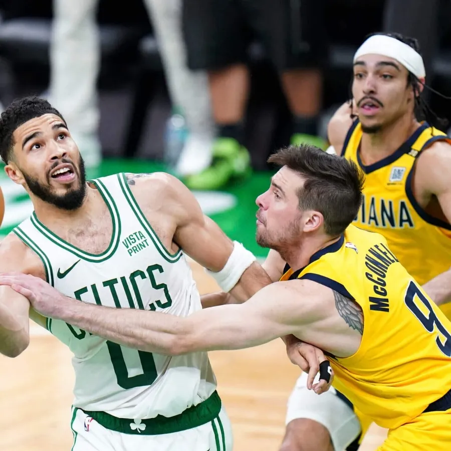 Celtics' Jayson Tatum, Jrue Holiday grab attention at Sun vs. Sparks WNBA game