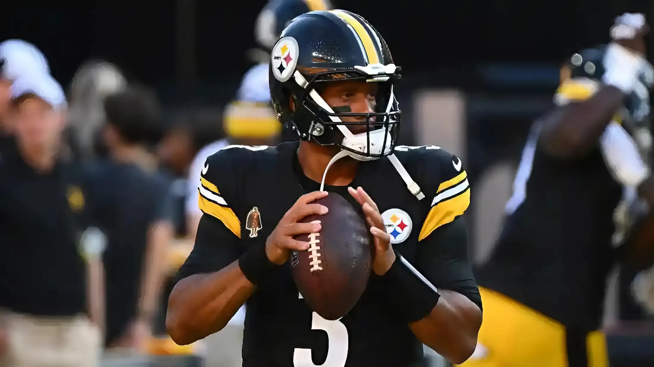 Steelers Urged to Trade a QB, Sign Ex-Pro Bowler as Replacement