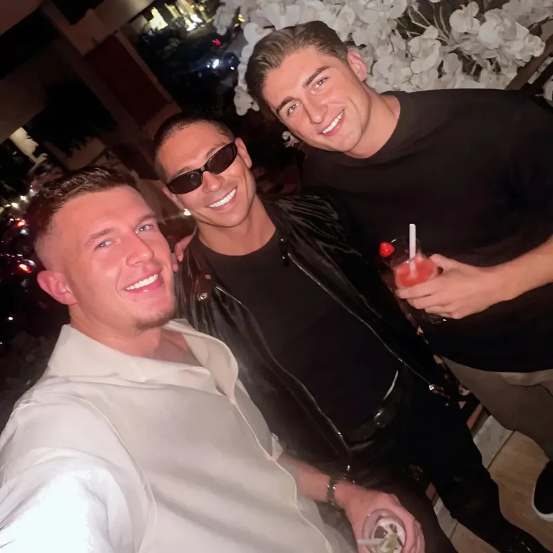 Joey Essex and Sean Stone end Love Island feud as they party in London with very famous boxing legend ngocc