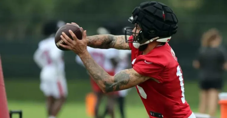 Baker Mayfield and Chris Godwin Surprise Mike Evans for His Birthday