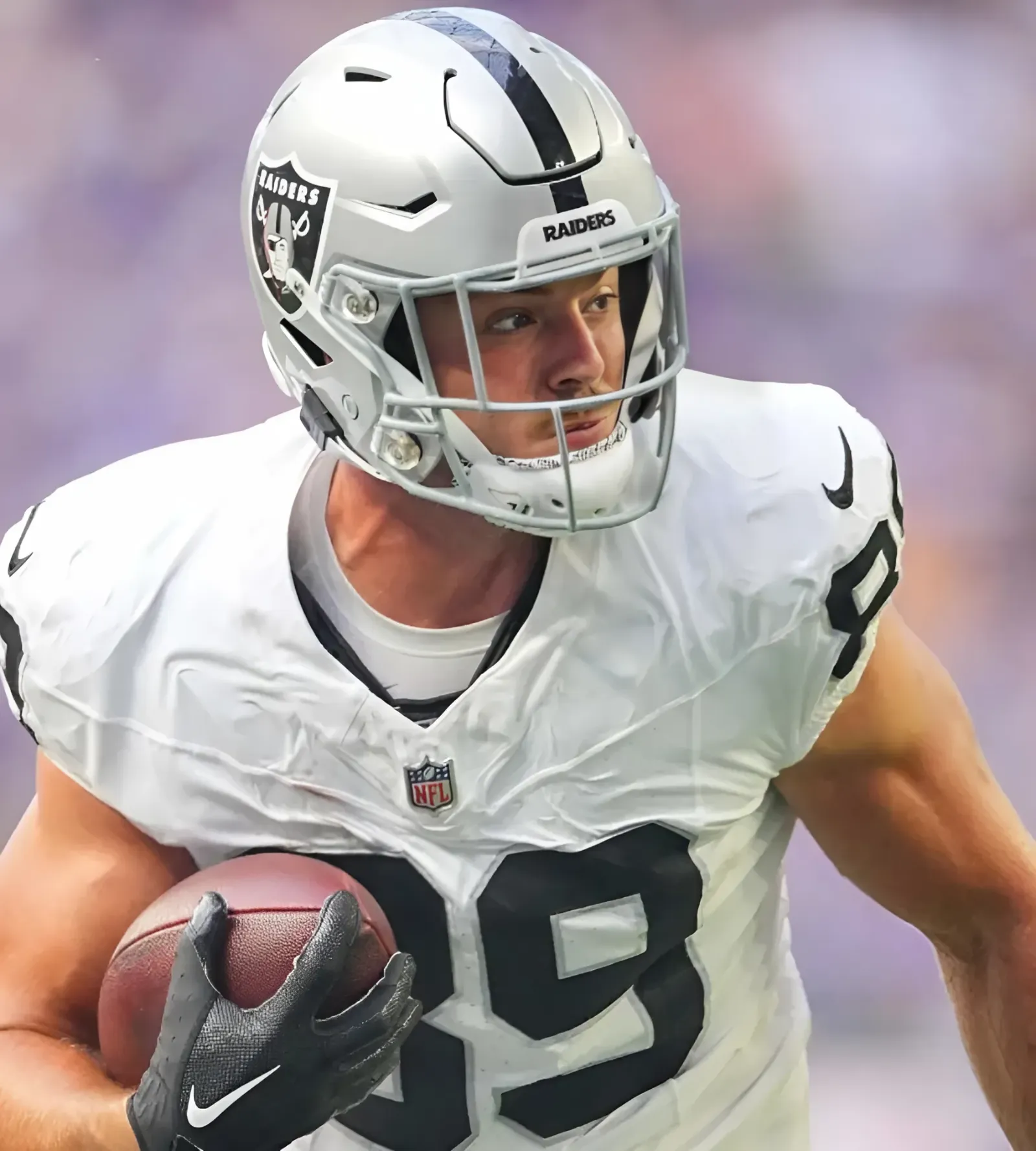 Las Vegas Raiders tight end Brock Bowers still not practicing due to foot injury