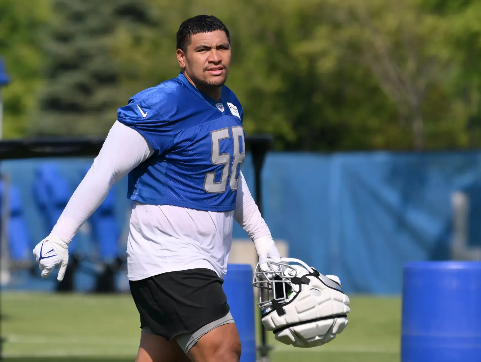 Lions' Penei Sewell exits practice with concerning foot injury