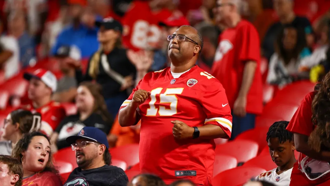 Chiefs Fan Favorite Said to Be on Outside Looking in After ‘Ominous Sign’