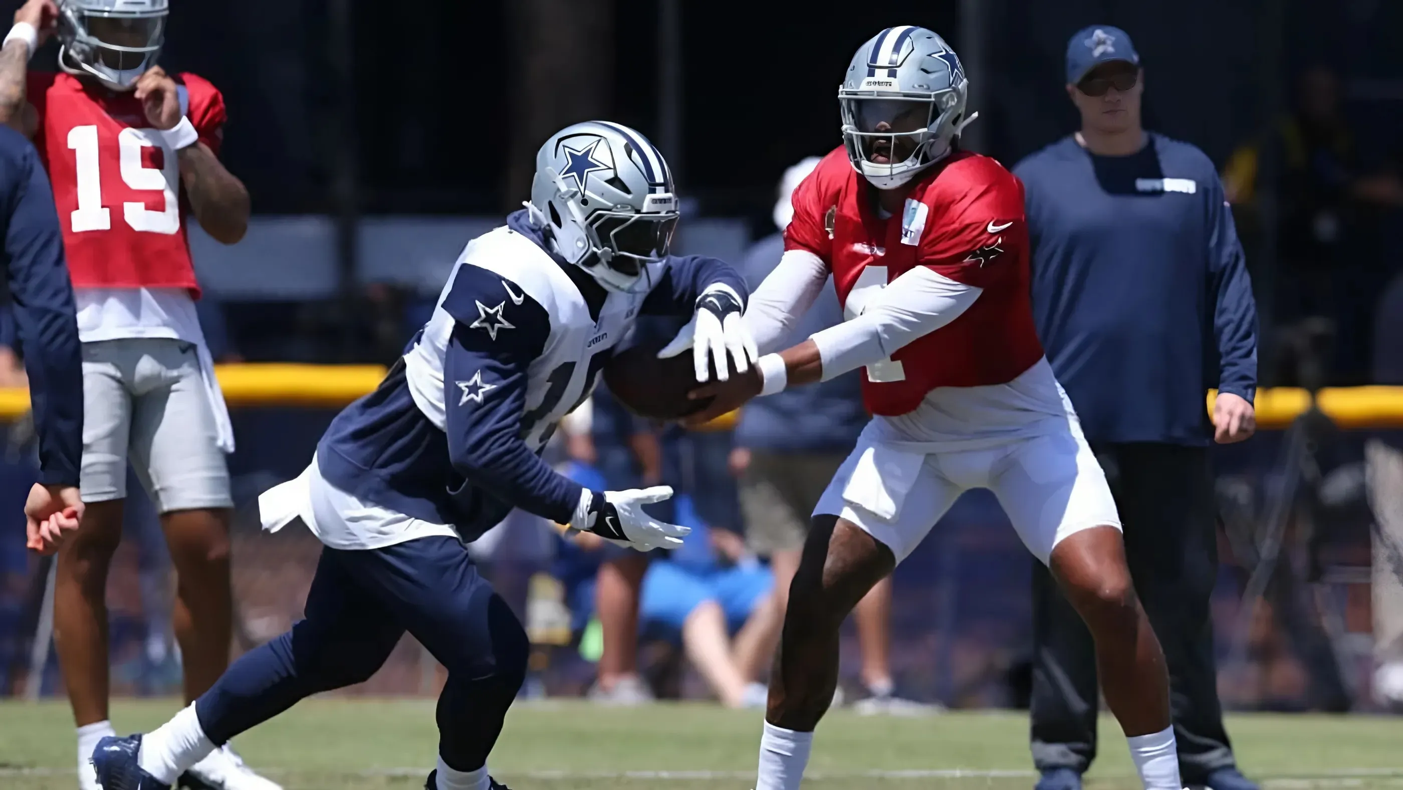 Ezekiel Elliott gives intimate look at Cowboys camp in new video