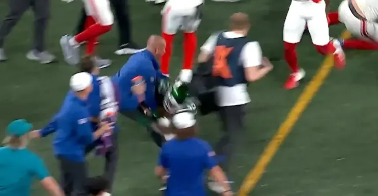 Jets Running Back Xazavian Valladay Bulldozed a Giants Coach on the Sideline