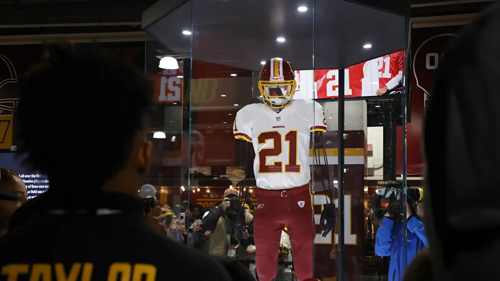 Commanders to replace criticized Sean Taylor memorial with real statue