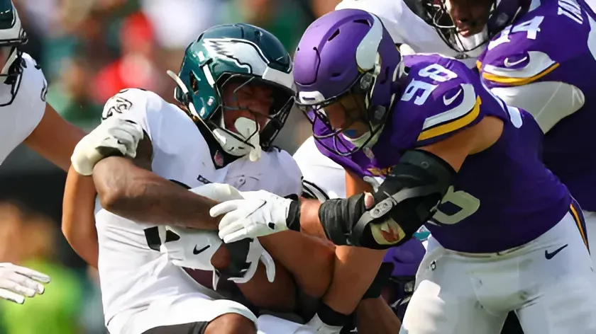 Vikings Defense Delivers Stops on 4th Downs & Forces 3 Takeaways at Eagles