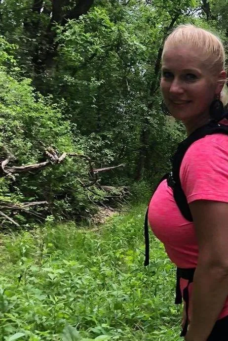 Photo Of Teacher Who Refused To Leave Student With Disability Behind On Class Trip Turns Heads, Zoom Out And You’ll See Why Photo Of Teacher Who Refused To Leave Student With Disability Behind On Class Trip Turns Heads, Zoom Out And You’ll See Why