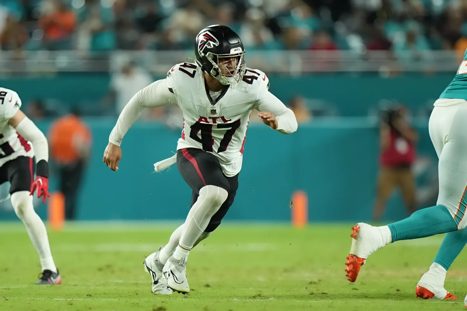 DE Bradlee Anae, TE Jordan Thomas among first Falcons cuts