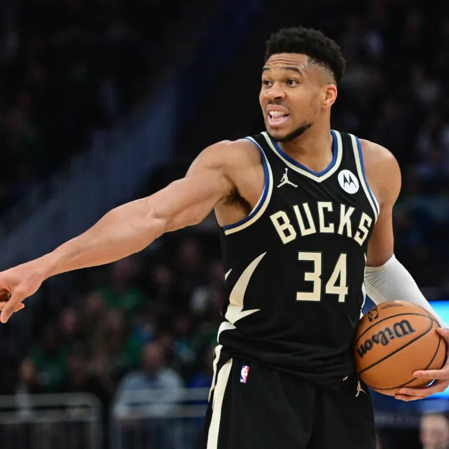 Warriors Urged to Trade for Giannis Antetokounmpo