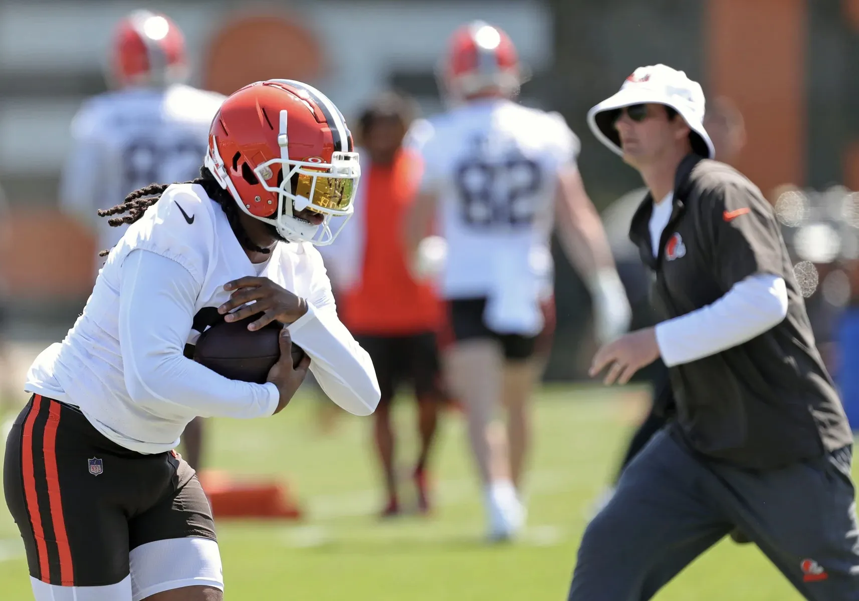 Browns Send Message on RB D’Onta Foreman After Surprise Cut