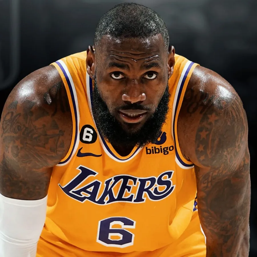 Insider Claims Lakers ‘Wasting Time’ With LeBron James