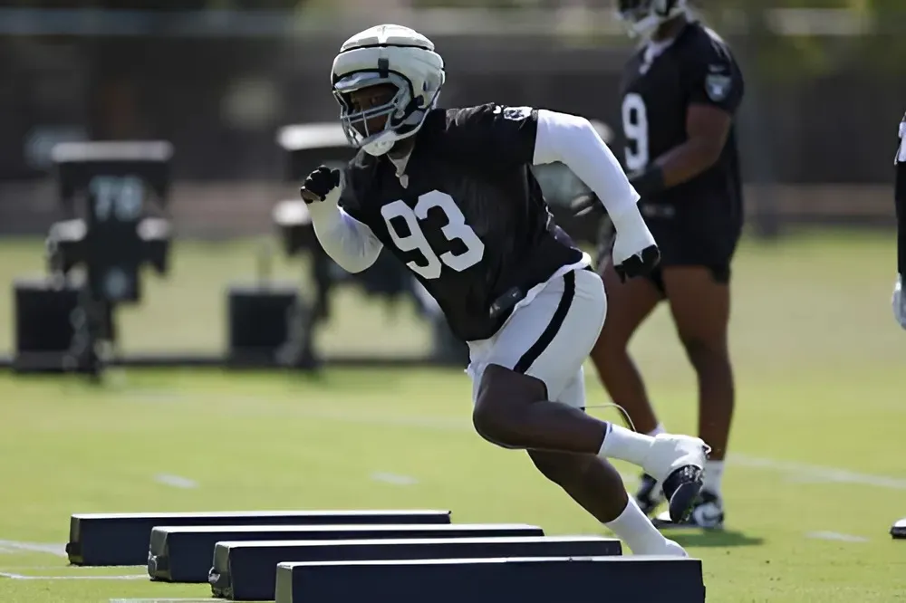 Byron Young loses his spot on the Las Vegas Raiders roster