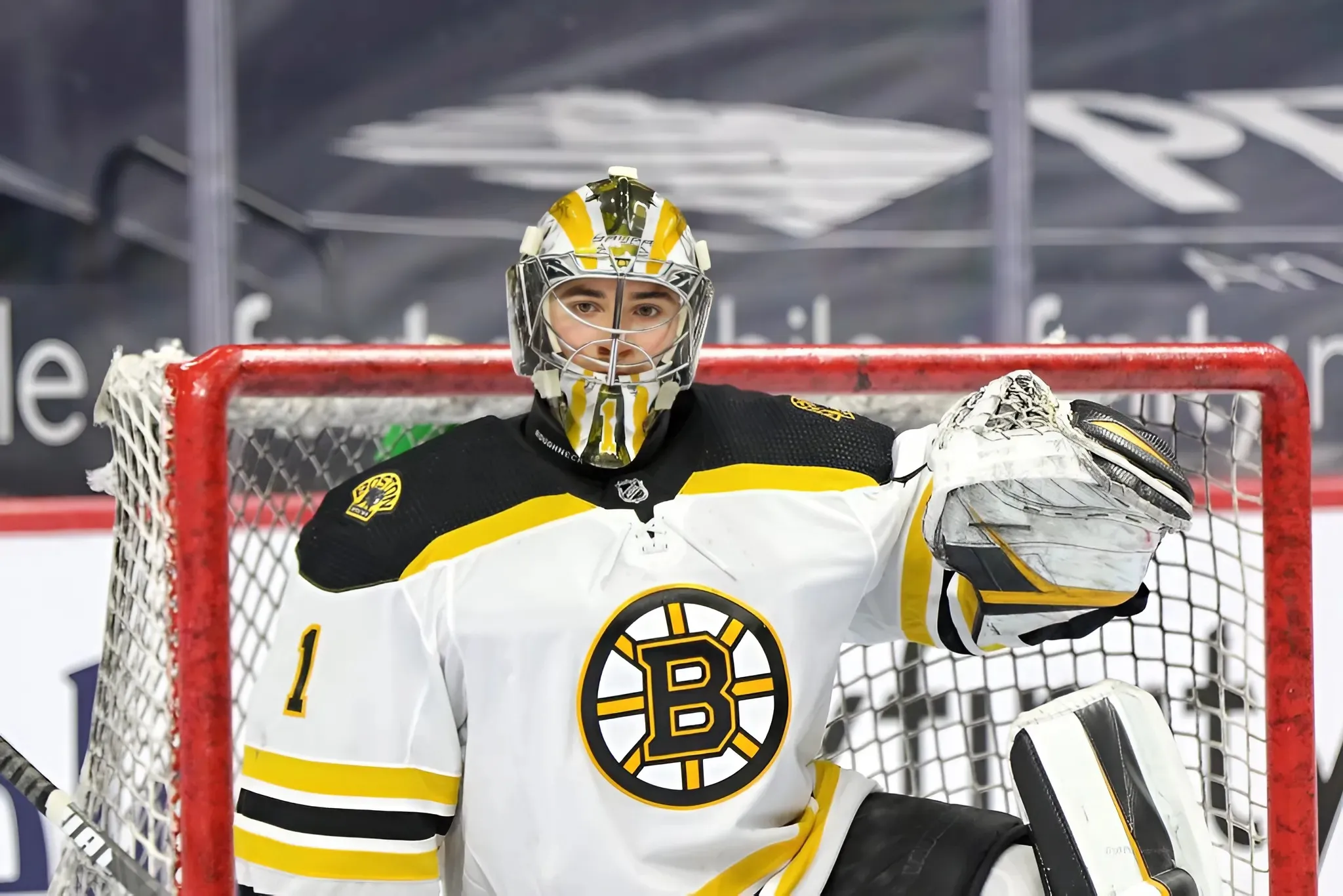 Jeremy Swayman wants $10 million per year from Bruins