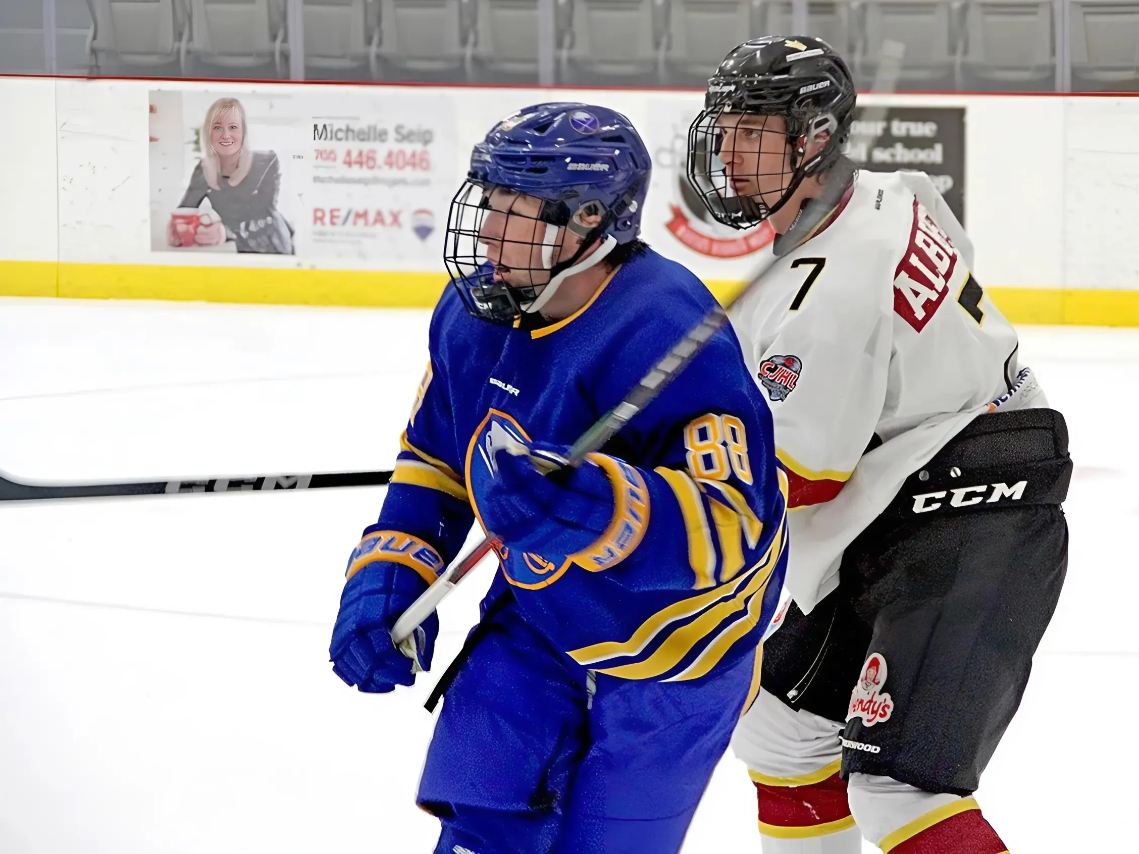 Sabres sniper Lee slices his way through Rock at Cottage Cup