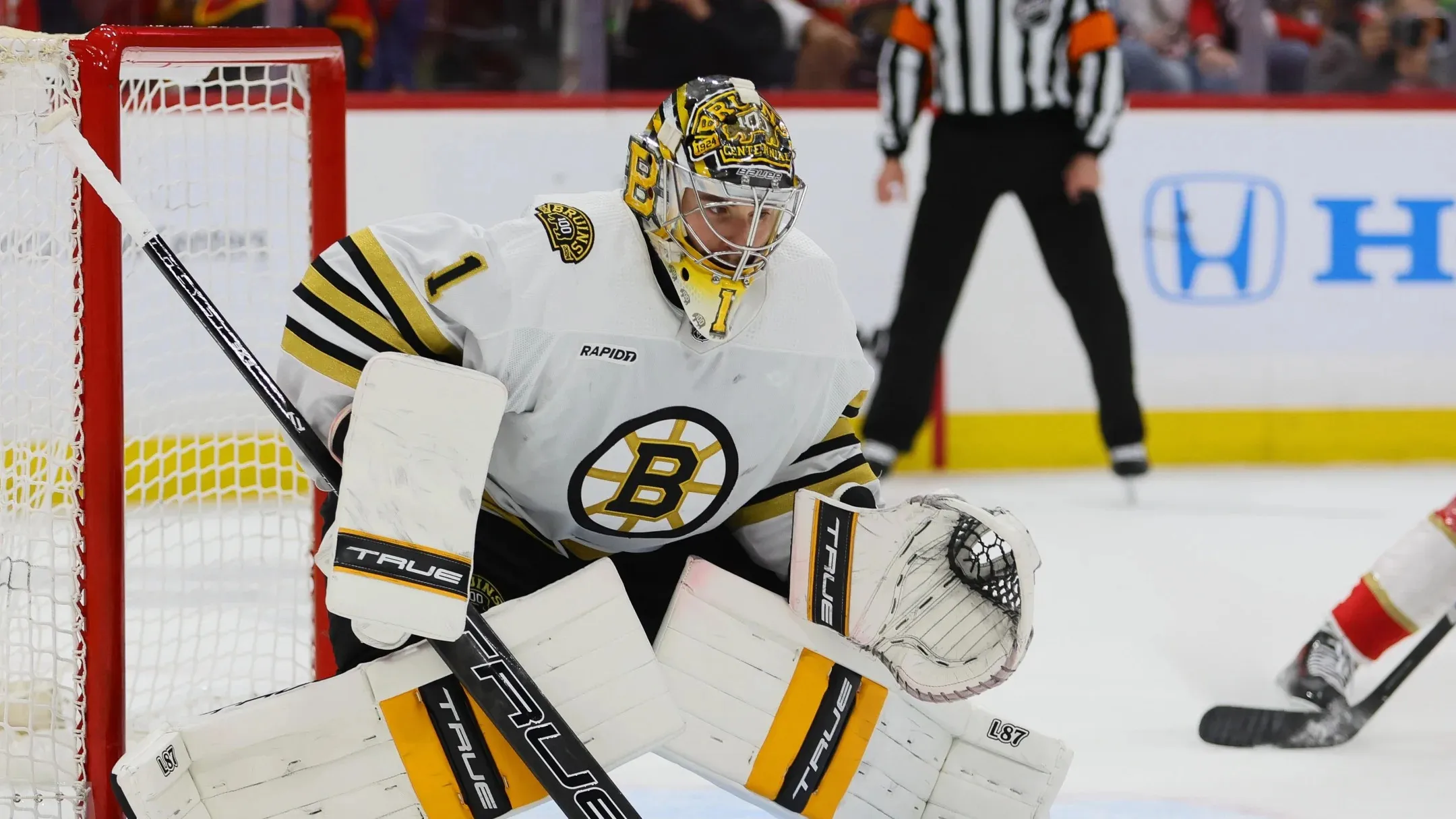 Jeremy Swayman sends a clear message to the Bruins regarding contract negotiations