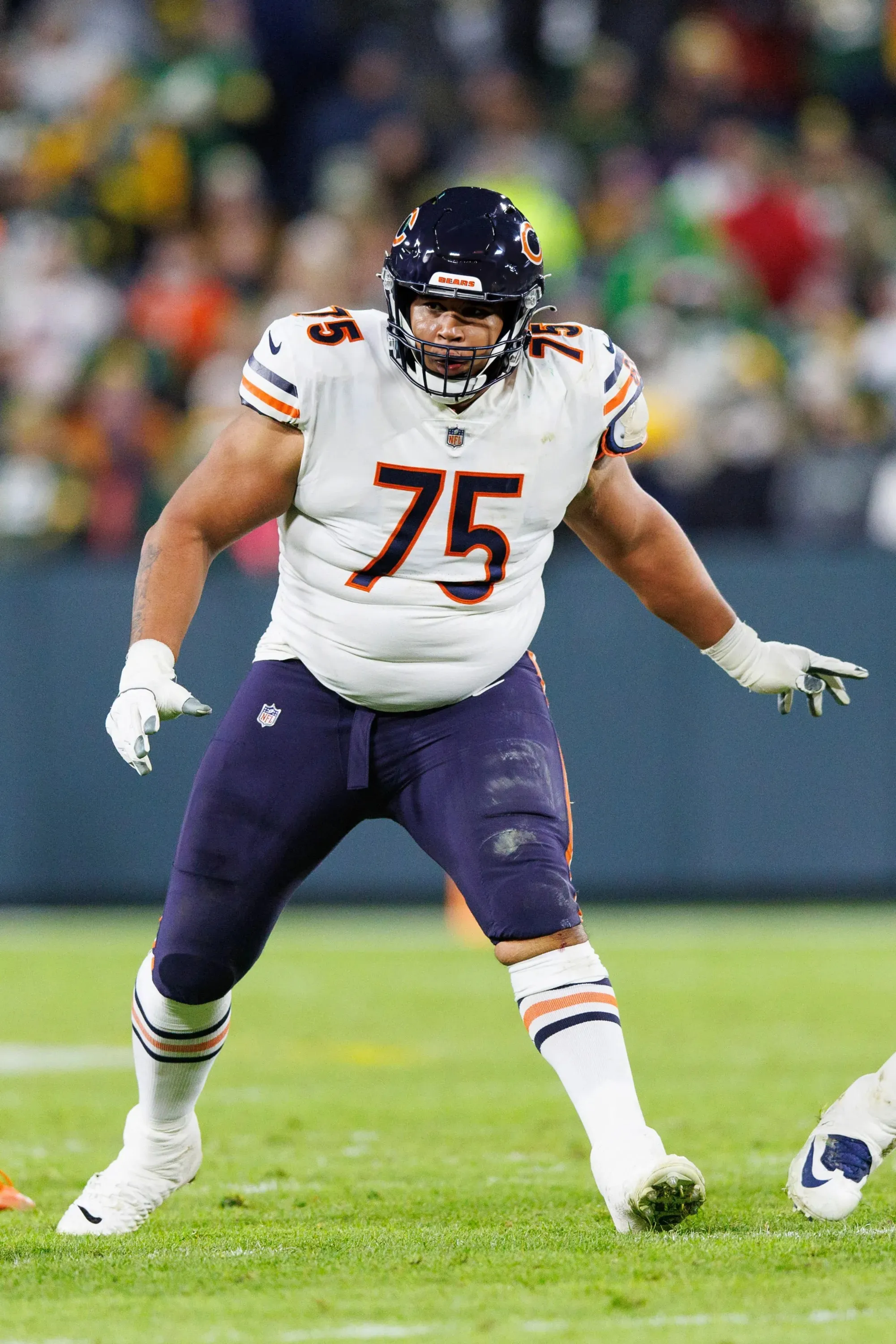 Patriots Trade Proposal Sends Bears Veteran OL to NE: ‘Ideal Upgrade’