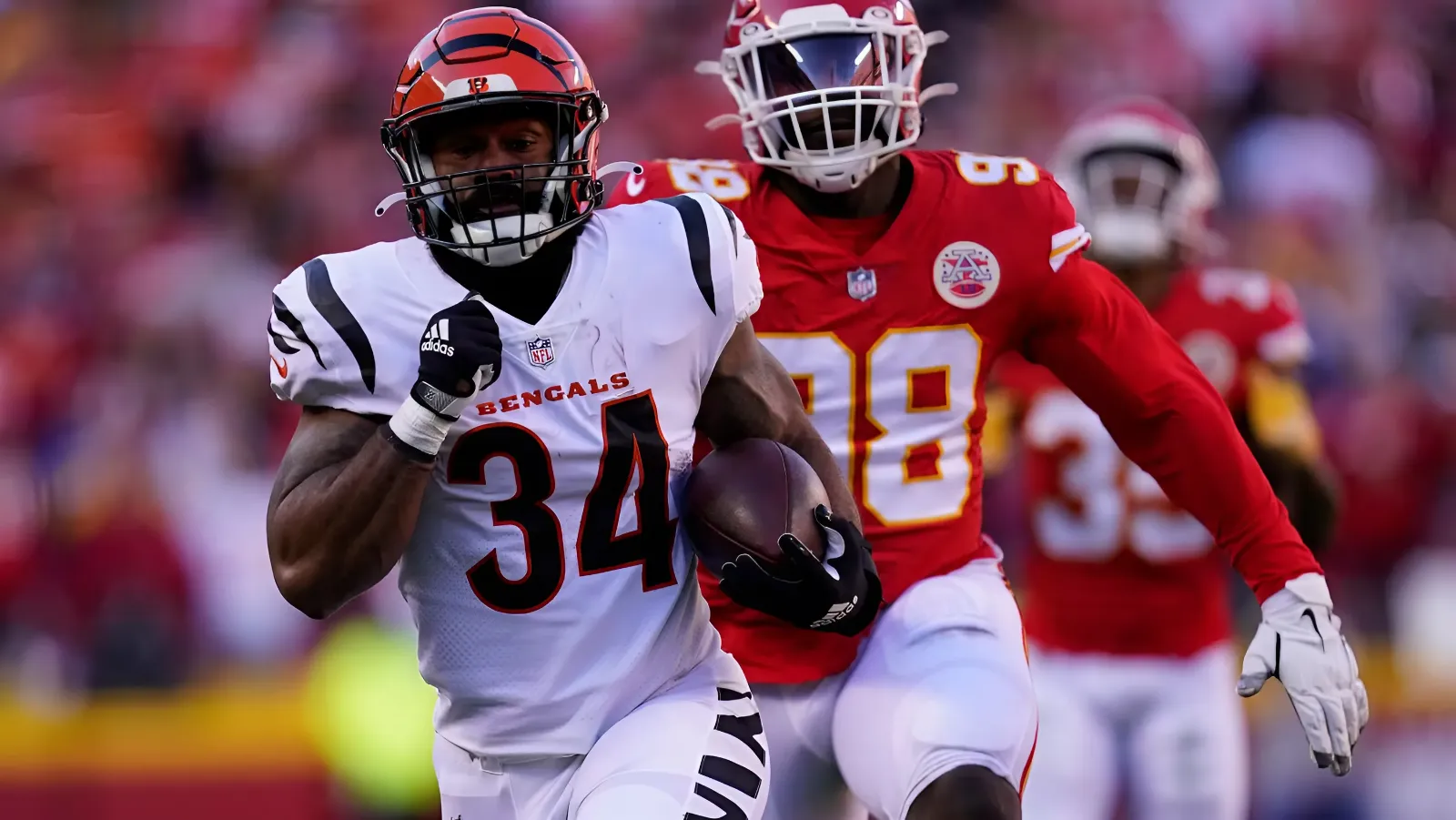 Chiefs add veteran running back, claim defensive back in slew of moves following cutdown day