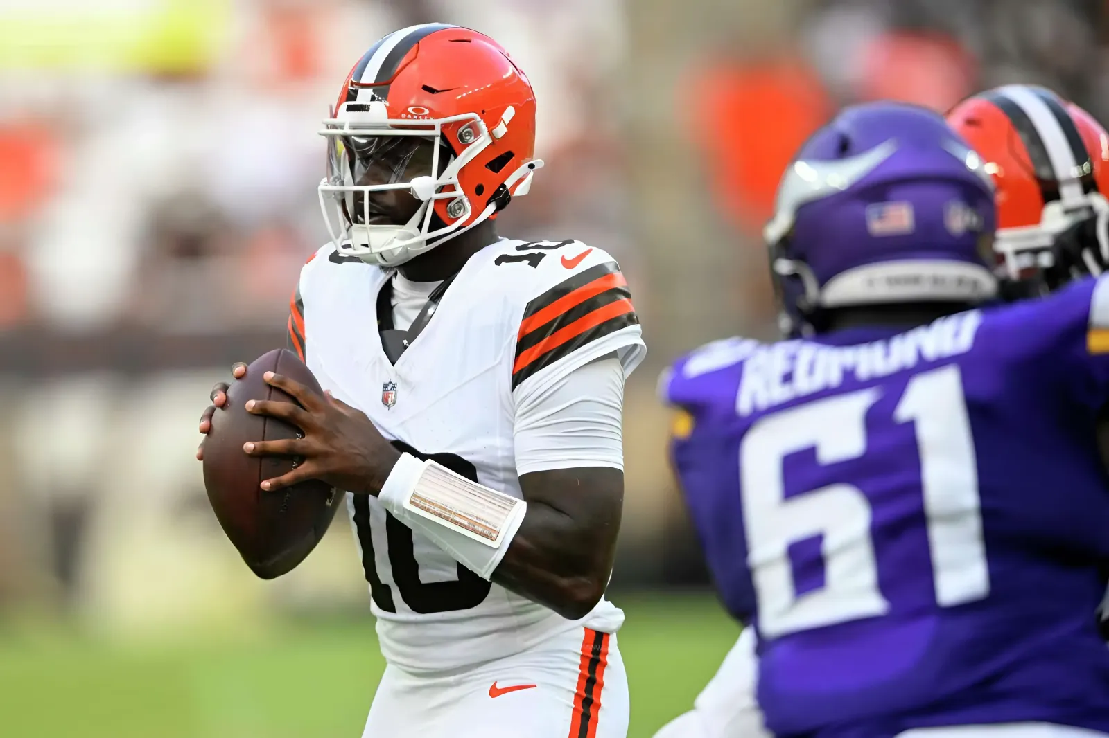 Browns Make Final Call in QB Competition, Cut Former Pro Bowler After Monster Game