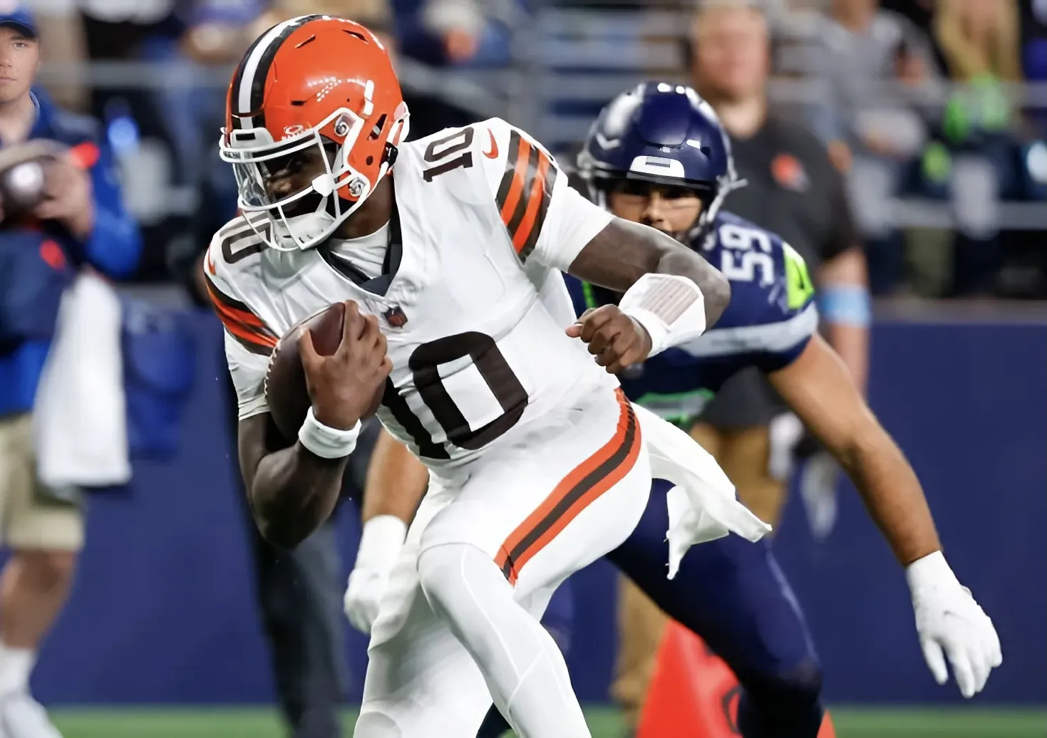 Browns Make Final Call in QB Competition, Cut Former Pro Bowler After Monster Game